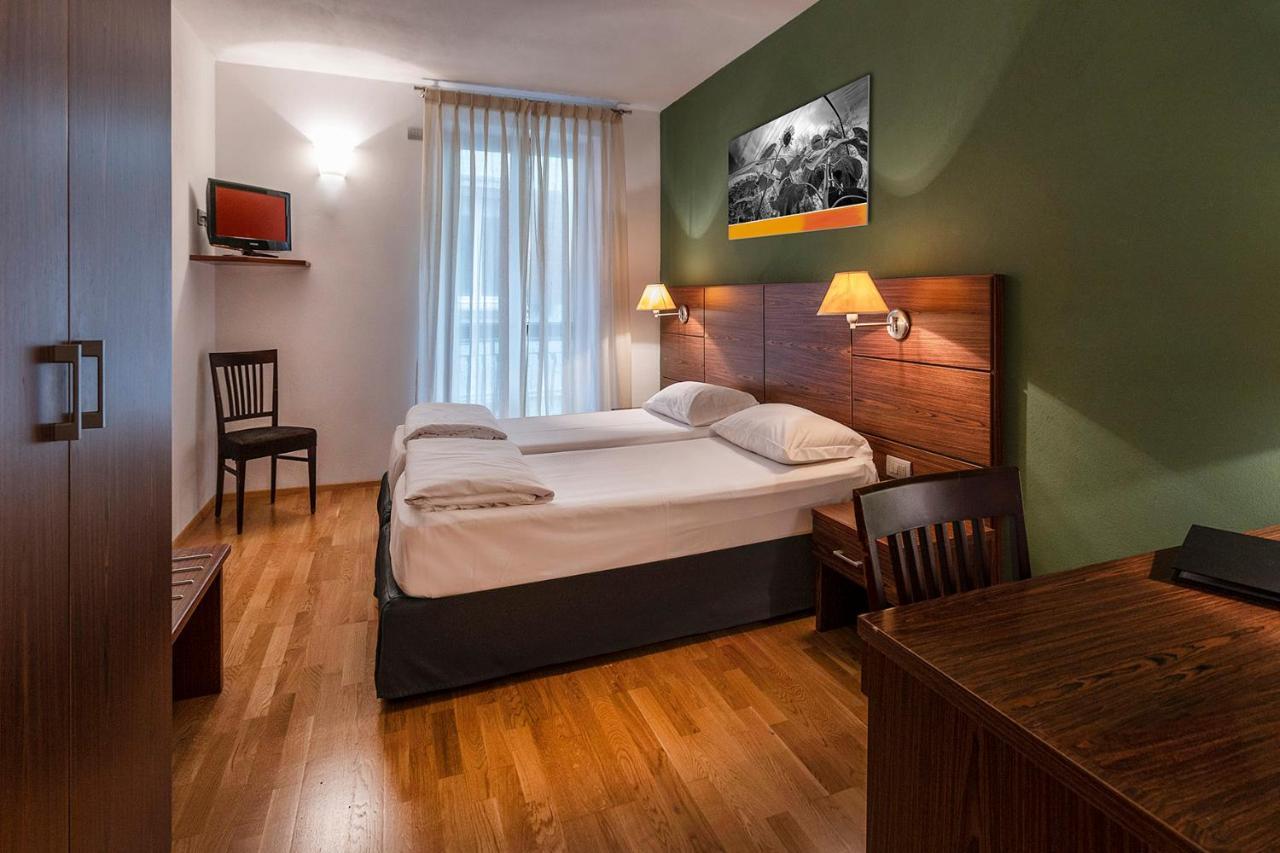 Hotel Lago Di Garda マルチェージネ エクステリア 写真