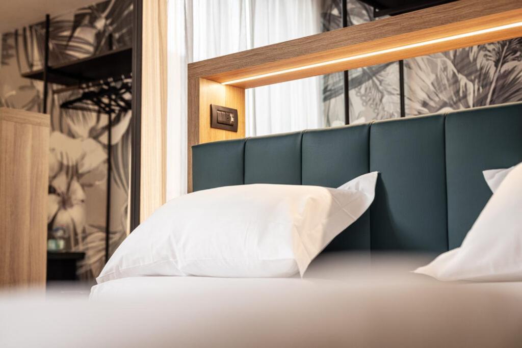 Hotel Lago Di Garda マルチェージネ エクステリア 写真