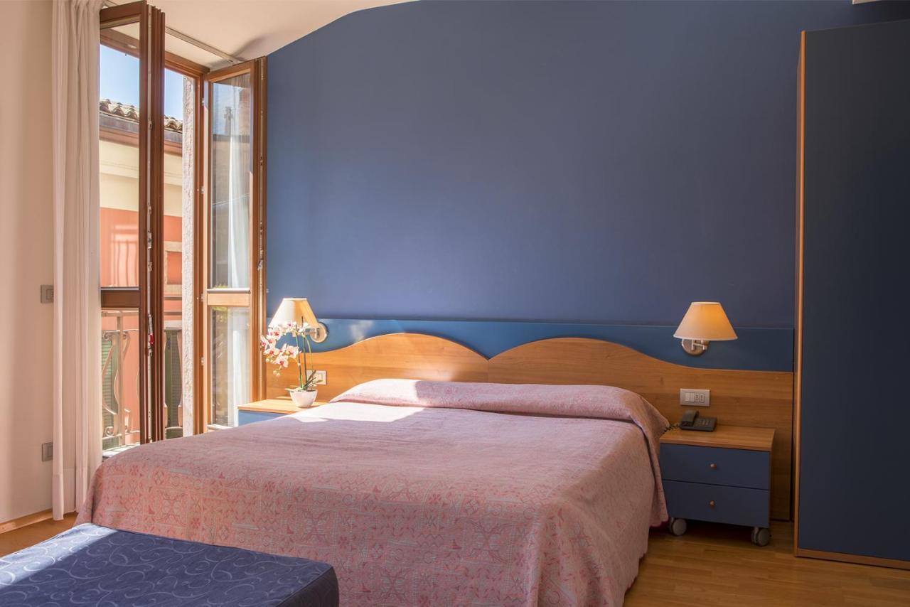 Hotel Lago Di Garda マルチェージネ エクステリア 写真