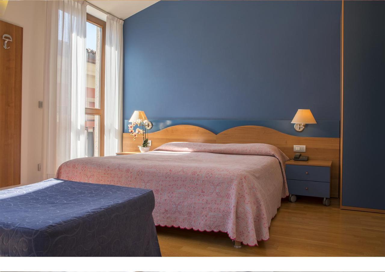 Hotel Lago Di Garda マルチェージネ エクステリア 写真